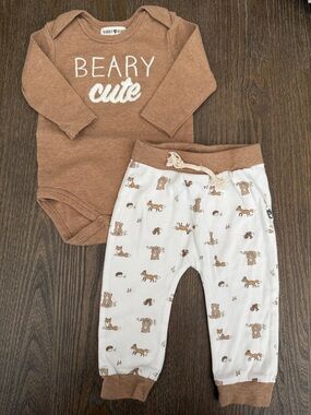 EUC Rabbit + Bear long sleeve onesie and long pant set 6-9 months